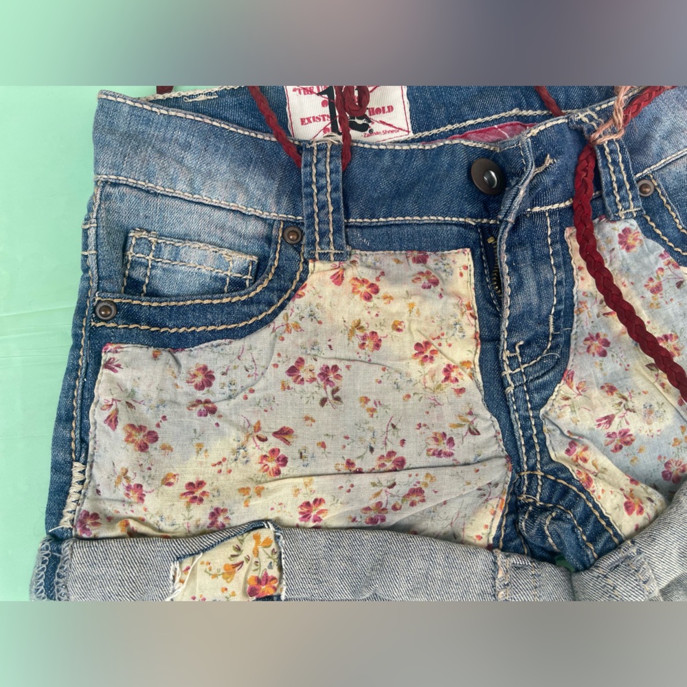 LOW RISE 1st KISS Floral Denim Women's Shorts SIZE 0 JUNIORS NWT - Picture 3 of 15